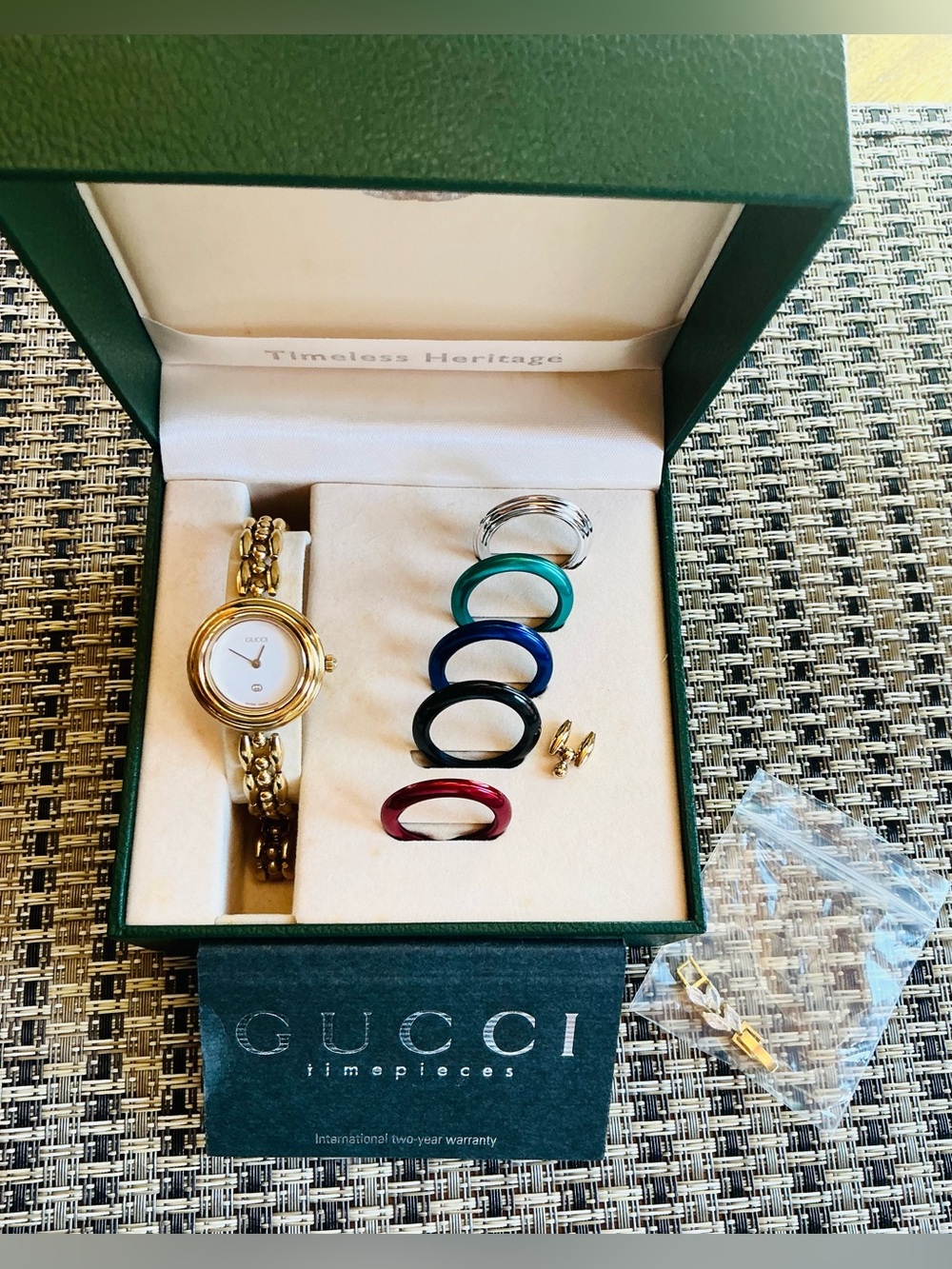 Gucci DRESSY Bracelet Watch with Interchangeable Colored Bezels❤️‍🔥❤️‍🔥❤️‍🔥